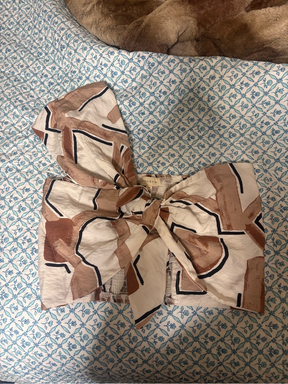 Promesa Tied Front Crop Top